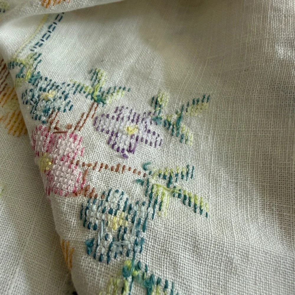 Vintage Hand Embroidered Linen Tablecloth Floral Cross Stitch White Lace 33